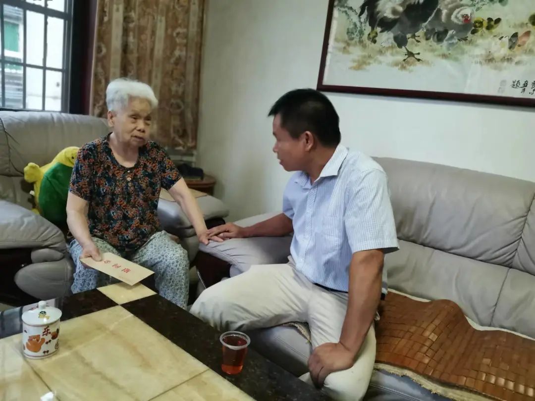走访慰问传温情 组织关怀暖人心 供应链集团开展“七一”慰问活动