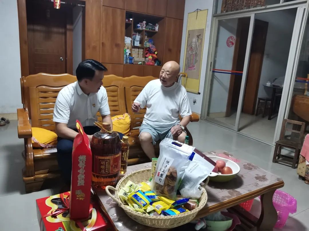 走访慰问传温情 组织关怀暖人心 供应链集团开展“七一”慰问活动
